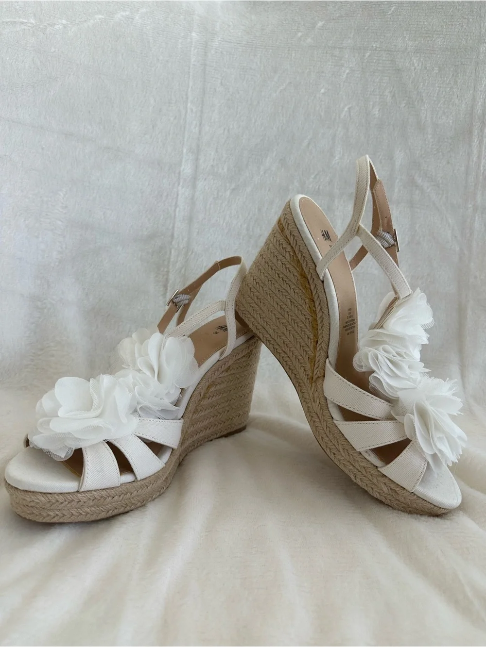 H&M White Canvas 3D Tulle Flower Bridal Summer Espadrille Wedge Sandals Sz 8